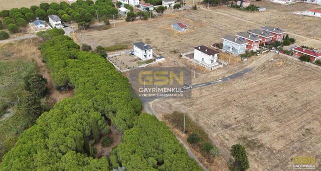 1-ÇANAKKALE BİGA ÇEŞMEALTI MEVKİİNDE DENİZE 500 M. MESAFEDE VİLLA İMARLI ARSA